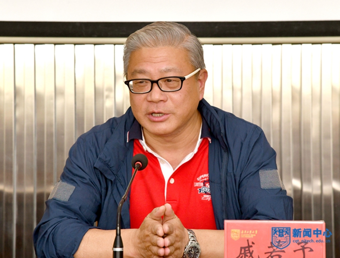 6資深教育記者、南京報業(yè)傳媒集團戚若予老師做首場培訓(xùn).JPG