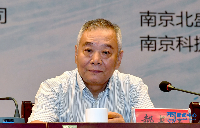1教育部高等學(xué)?；ゎ悓I(yè)教學(xué)指導(dǎo)委員會(huì)副主任、中國化工教育協(xié)會(huì)會(huì)長郝長江出席開幕式.jpg