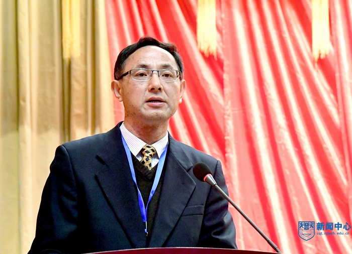 8黨委常委、校長助理吳勝紅做學校財務工作報告.jpg