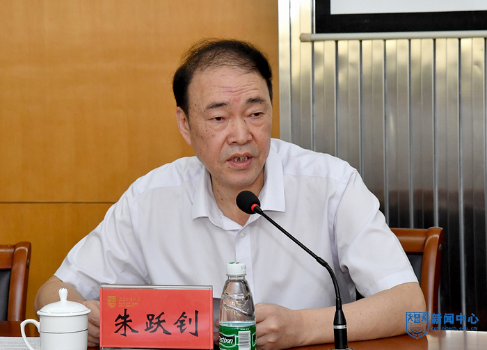 4校黨委副書記、紀委書記朱躍釗講話.jpg