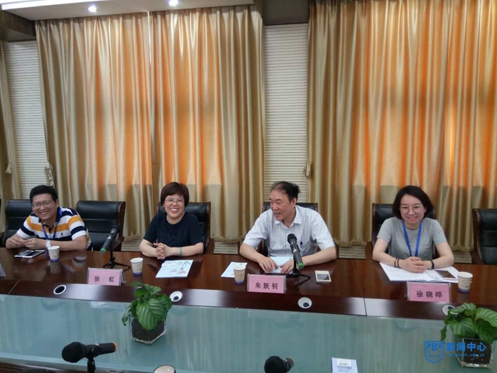 黨委副書記、紀(jì)委書記朱躍釗在江蘇省江浦高級中學(xué)開展招生宣傳04.jpg