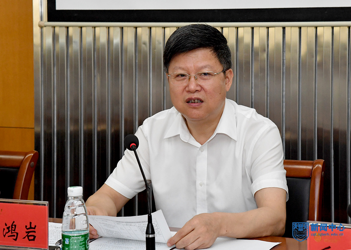 2校黨委書記芮鴻巖講話.jpg